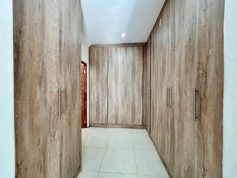5 Bedroom Property for Sale in Xanadu North West